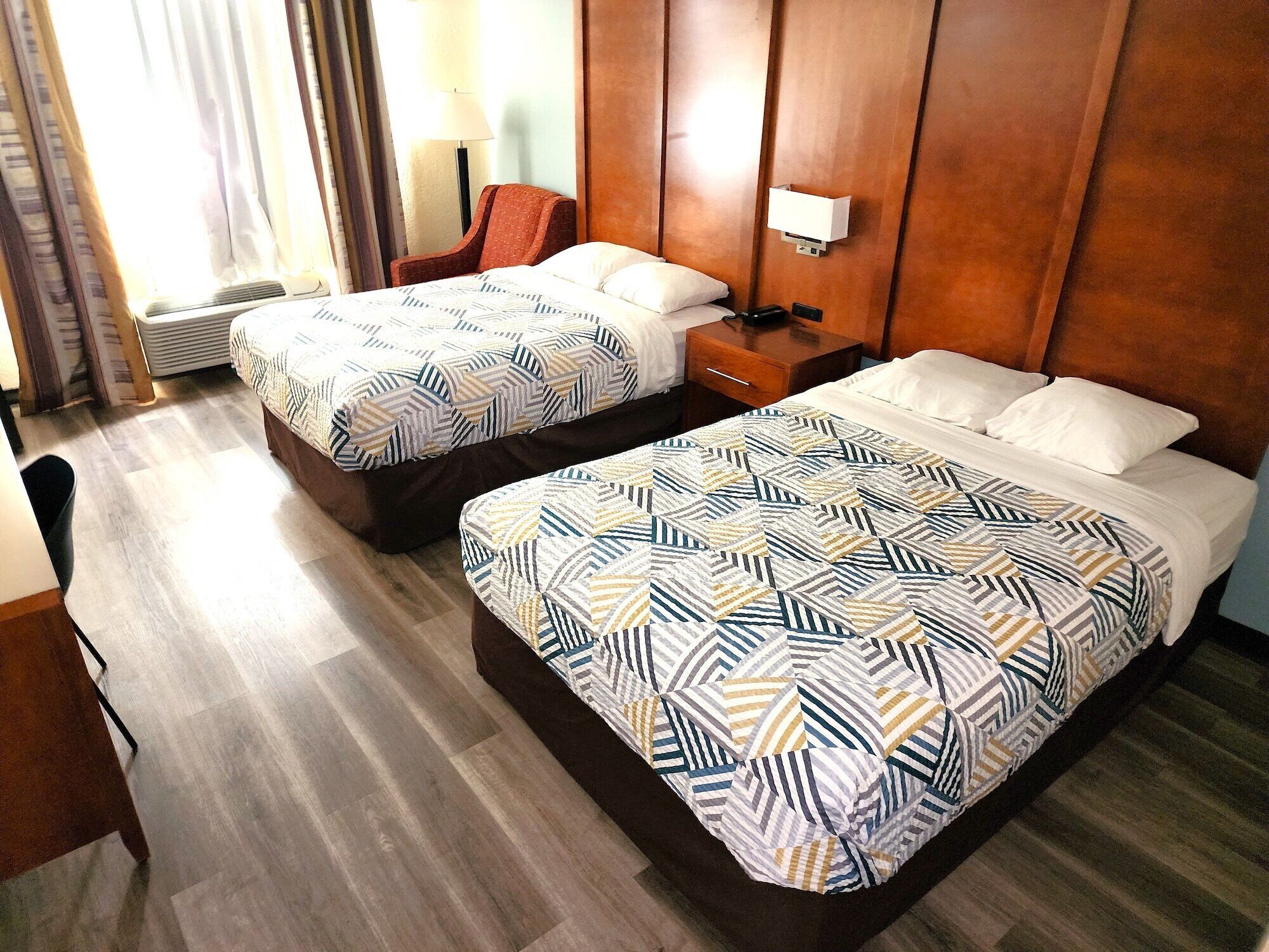 In-room safe, individually furnished, desk, laptop workspace