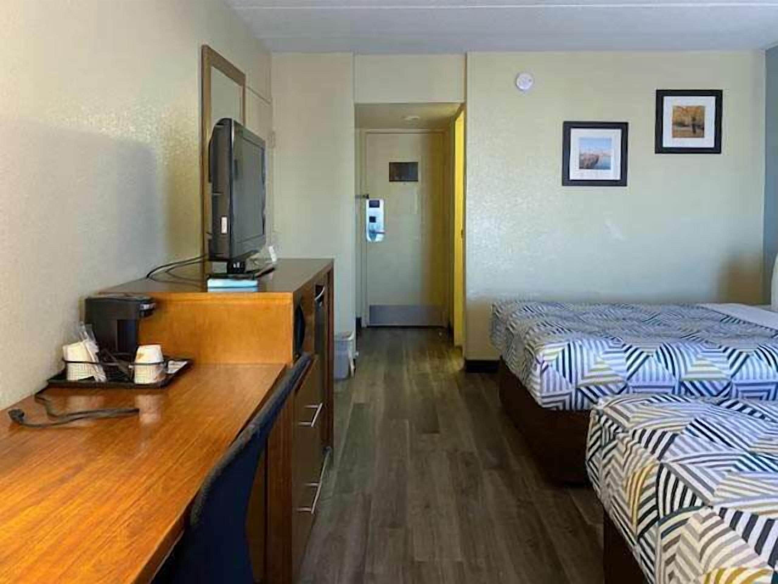 Standard Room, 2 Double Beds, Non Smoking, Refrigerator & Microwave | In-room safe, individually furnished, desk, laptop workspace