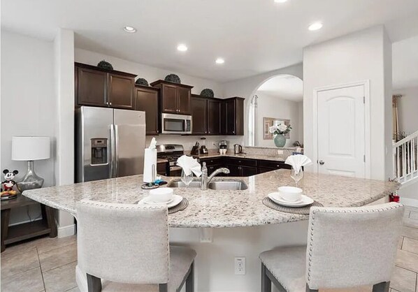 Villa, 5 Bedrooms | Private kitchen | Fridge, oven, coffee/tea maker, toaster