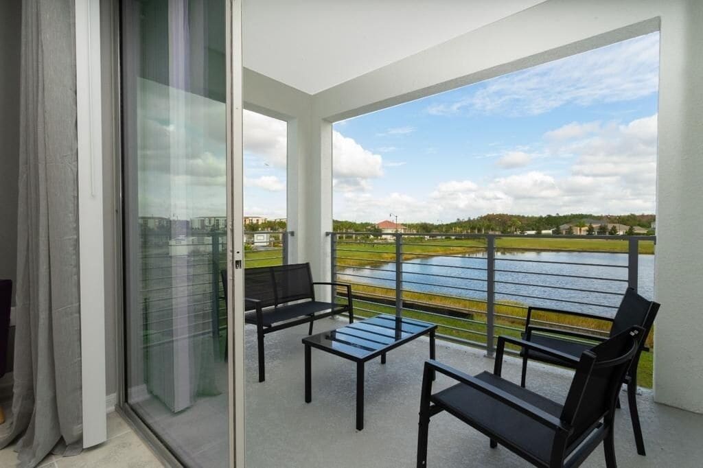 Condo, 2 Bedrooms | Property grounds