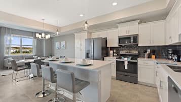 Condo, 2 Bedrooms | Private kitchen | Fridge, oven, coffee/tea maker, toaster