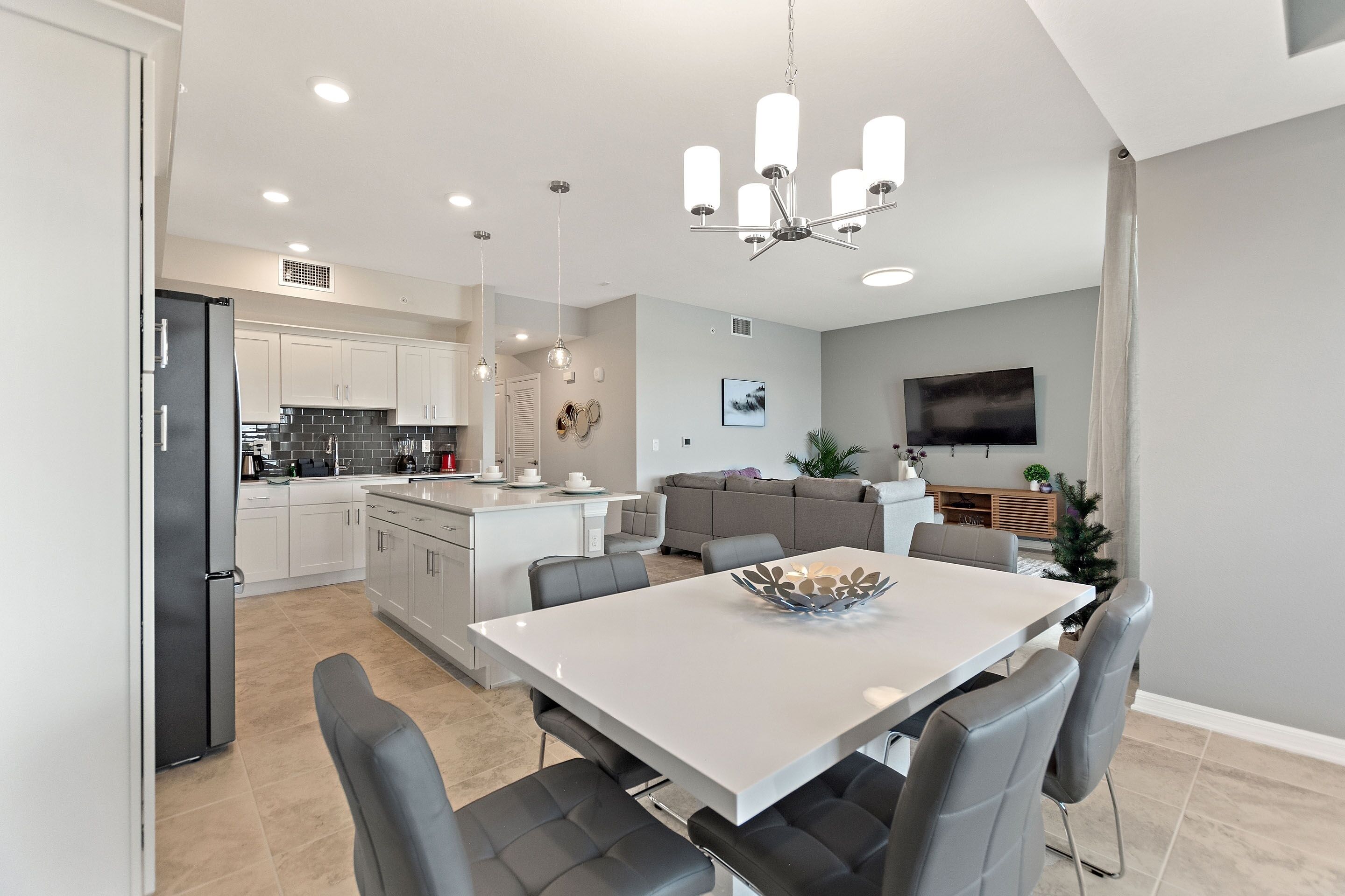 Condo, 2 Bedrooms | Dining