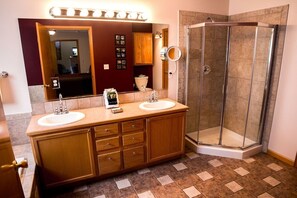 Townhome, 3 Bedrooms | Bathroom | Towels