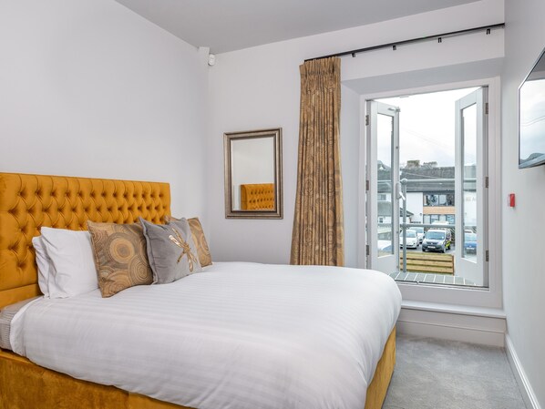 2 habitaciones, decoración personalizada y muebles diferentes