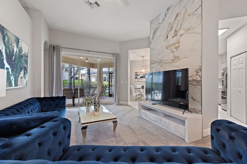 Gold Rest @ Calabay Parc Tower Lake By Shine 412 4 Bedroom Villa