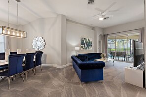 Villa, 4 chambres | Intérieur