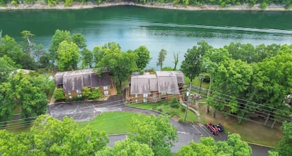 Welcome to Family Lake Time – Your Waterfront Condo!