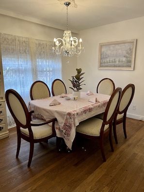 Dining - Cozy Creek Side Mountain Home (Round Top)