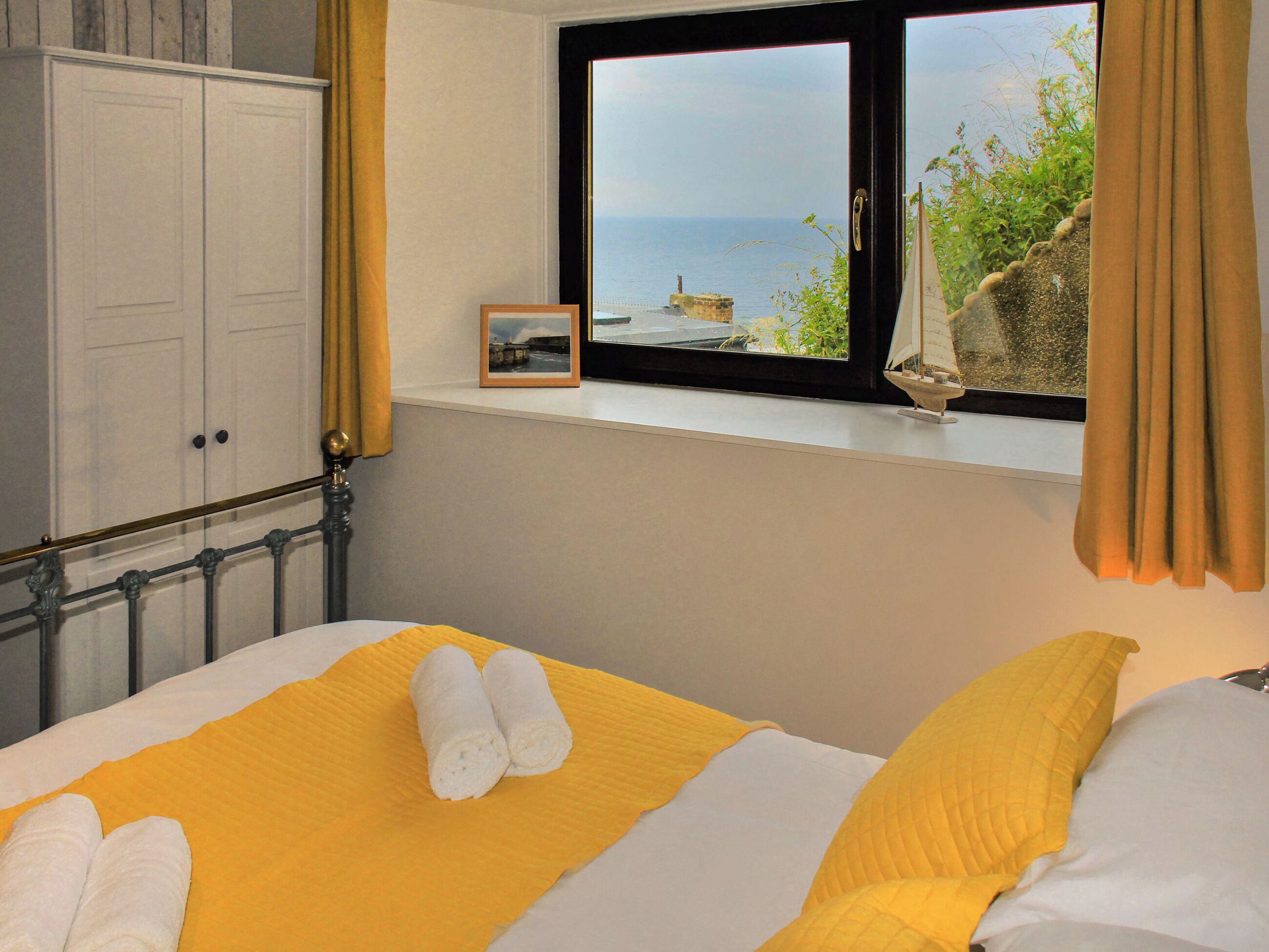 2 室のベッドルーム、WiFi (無料)、ベッドシーツ