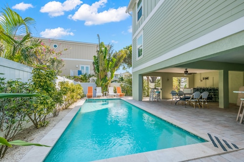 Family Tides – AMI Two-Unit Retreat w/ Pool, Rooftop Deck & Gulf/Bay Views