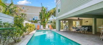 Family Tides – AMI Two-Unit Retreat w/ Pool, Rooftop Deck & Gulf/Bay Views