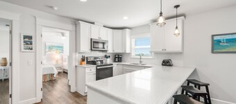 Family Tides – AMI Two-Unit Retreat w/ Pool, Rooftop Deck & Gulf/Bay Views