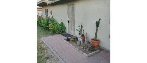 المنطقة المحيطة بالمنشأة