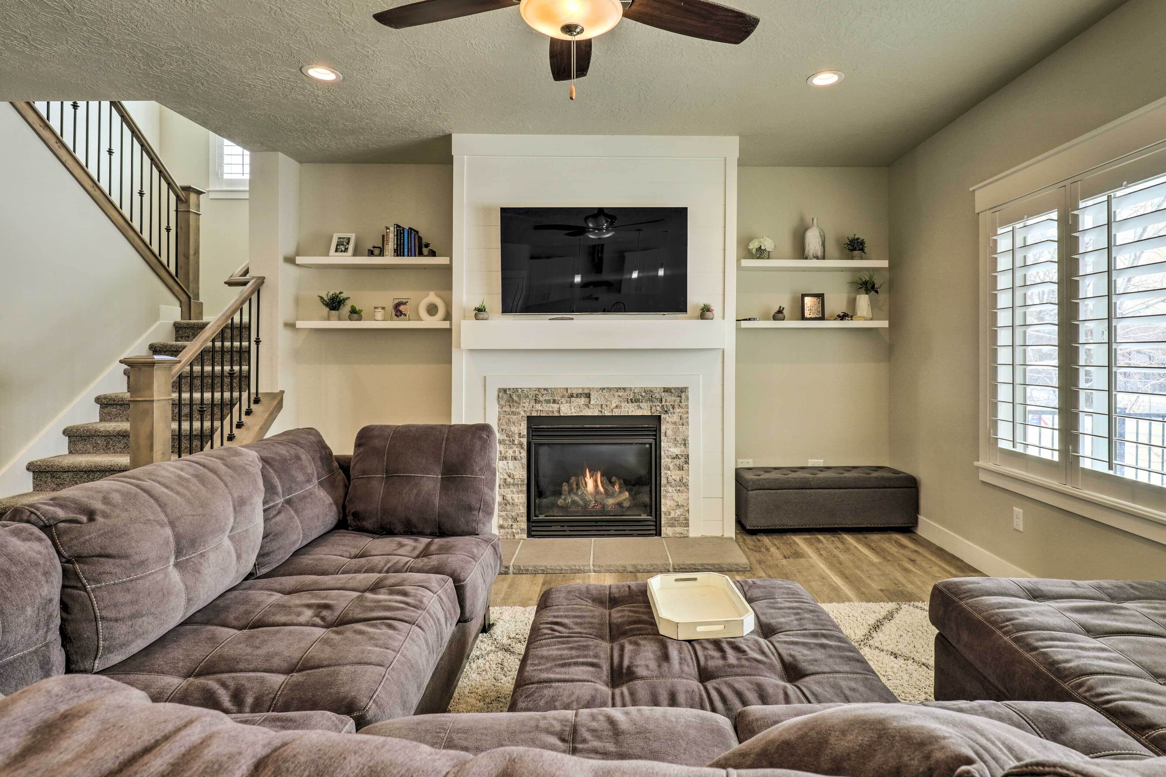 Modern Lehi Home ~ 4 Mi to Thanksgiving Point