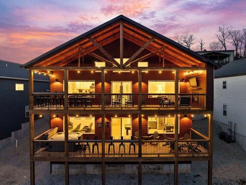 New! Pools, Hot Tub, Theater+Game Rm, LAKE Views