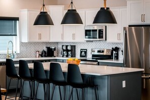 Fridge, microwave, oven, stovetop - New! Pools, Hot Tub, Theater+Game Rm, LAKE Views (Indian Point)