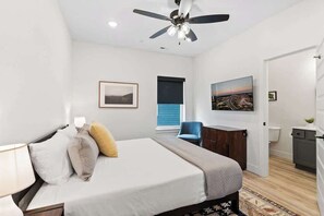 6 bedrooms, desk, iron/ironing board, travel cot