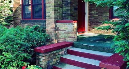 Cozy N Clean Brick Bungalow Dundee- Best Porch Swing in the metro!