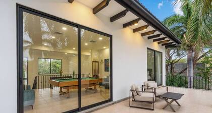 Private Beach Access- Golf Front with Beach club membership Daily Housekeeping