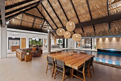 Tropical VIBES. Your 5 star private escape Beach Club membership Jacuzzi daily housekeeping