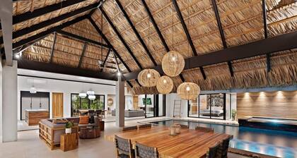 Tropical VIBES. Your 5 star private escape Beach Club membership Jacuzzi daily housekeeping