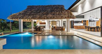 Tropical VIBES. Your 5 star private escape