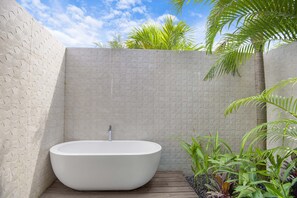 Property grounds - Luxury property with private pool, Beach Club Access, daily housekeeping, concierge services (Reserva de Golf 84, Hacienda Pinilla)