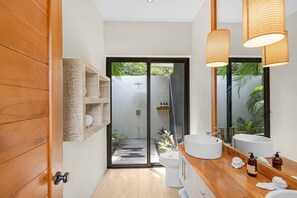 Hair dryer, towels - Casa Prana (Reserva de Golf 84, Hacienda Pinilla)
