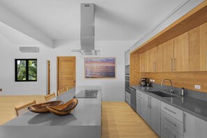 Fridge, microwave, oven, stovetop - Luxury property with private pool, Beach Club Access, daily housekeeping, concierge services (Reserva de Golf 84, Hacienda Pinilla)