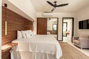 5 habitaciones, escritorio y tabla de planchar con plancha