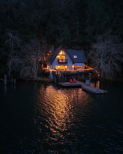 NEW-"Blue Haven" Iconic Lakefront 4 Season Retreat