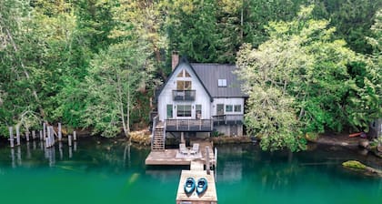 NEW-"Blue Haven" Iconic Lakefront 4 Season Retreat