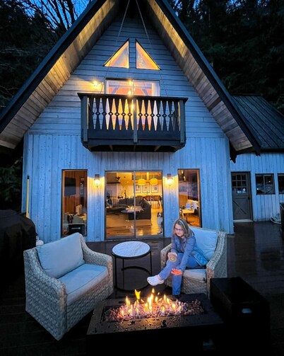 NEW-"Blue Haven" Iconic Lakefront 4 Season Retreat