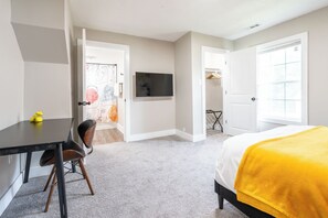 3 多间卧室、办公桌、熨斗/熨衣板、旅行婴儿床