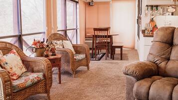 Smart TV, fireplace