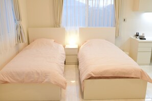 Chambre Confort, 2 chambres, non-fumeurs | Décoration personnalisée, ameublement personnalisé, bureau