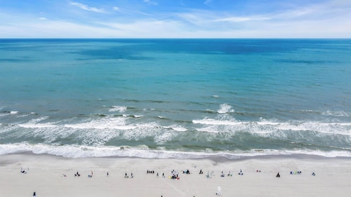 Huge Oceanfront End Unit Top Location with Pool
