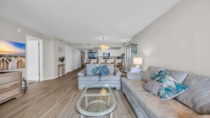 TV - Huge Oceanfront End Unit Top Location with Pool (North Myrtle Beach)