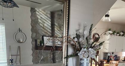 Cozy Romatic Family Mountain Retreat Close to ALL!!