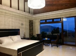 Executive Room | 1 bedroom, in-room safe, desk, laptop workspace