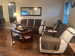 Téléviseur connecté, foyer, bureau