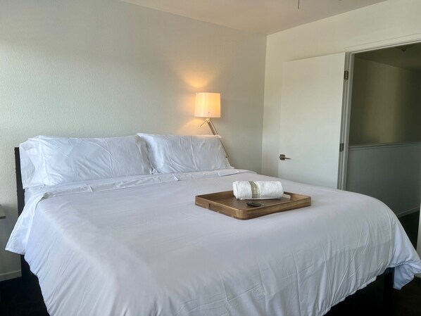 3 chambres, fer et planche à repasser, lit de bébé portatif