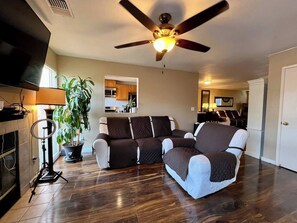 Téléviseur connecté, foyer, bureau