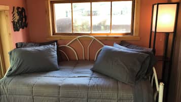2 bedrooms, travel crib, free WiFi, bed sheets