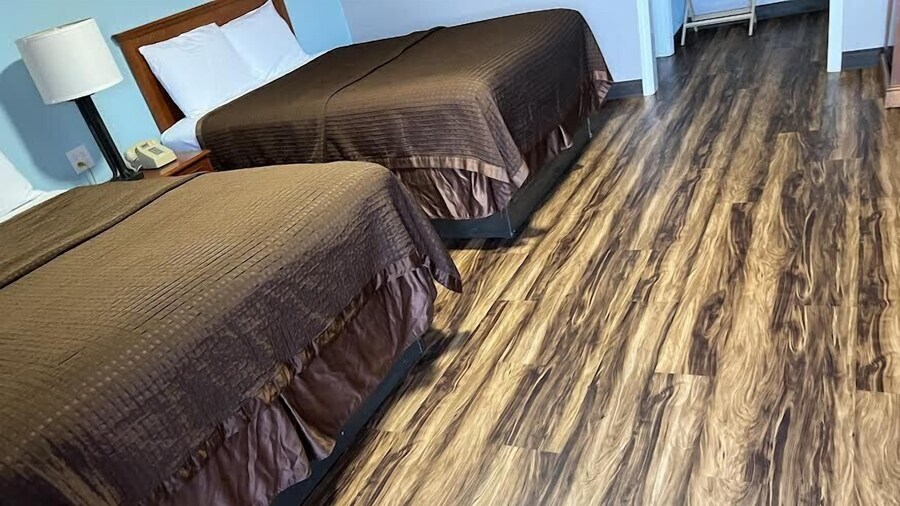 RIVERSIDE MOTEL