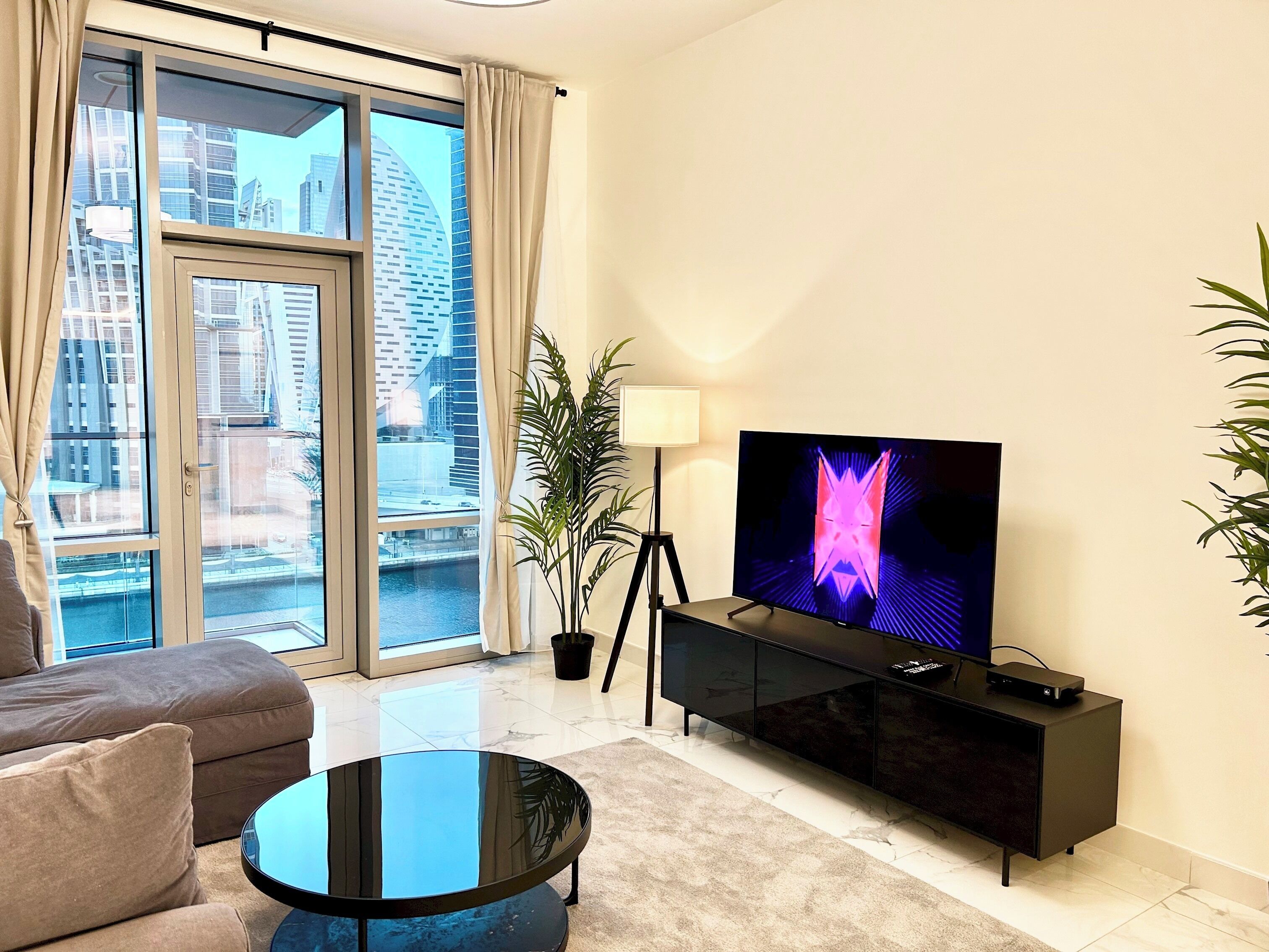 Apartamento (1 Bedroom) | Sala de estar | TV de plasma 1 cm com canais via satélite, TV
