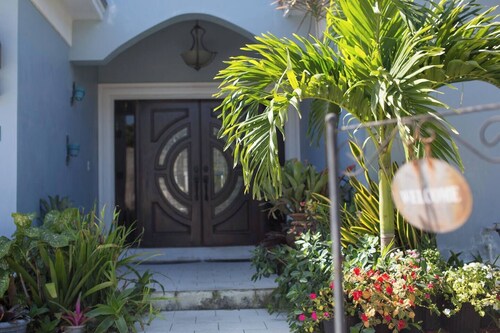 5min Walk from beach | Spacious Home in Nassau