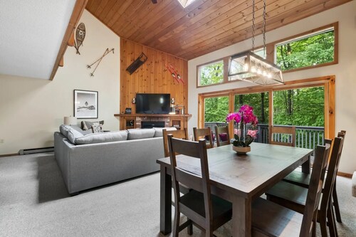 «–Riverfront Refuge–» King Bed, Pool, Bike Trails