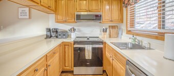 «–Riverfront Retreat–»