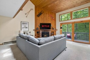 Smart TV, fireplace